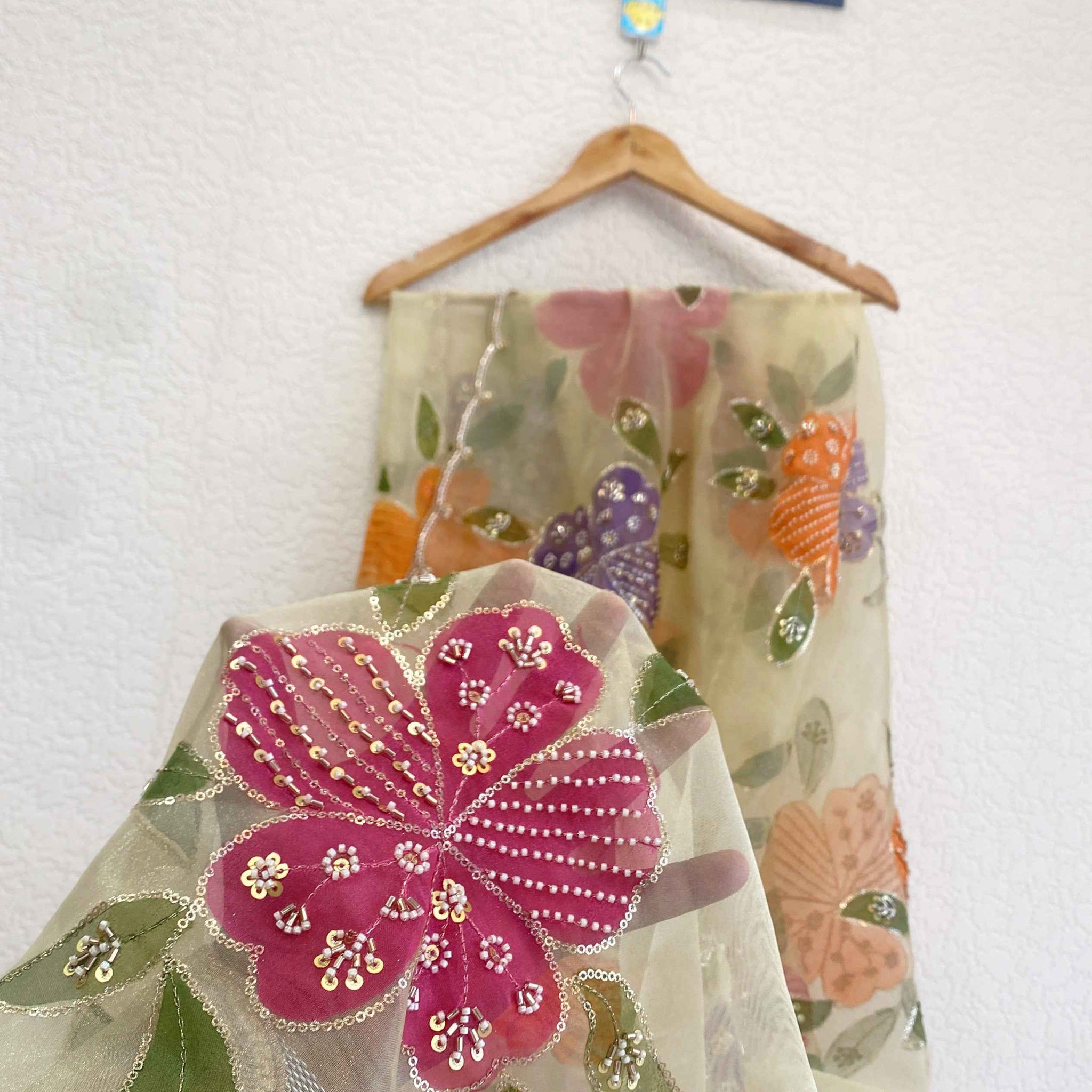 Buy Organza Dupatta Online – BlouseLine | Handprint & Embroidery Dupatta 2.50 Mtr
