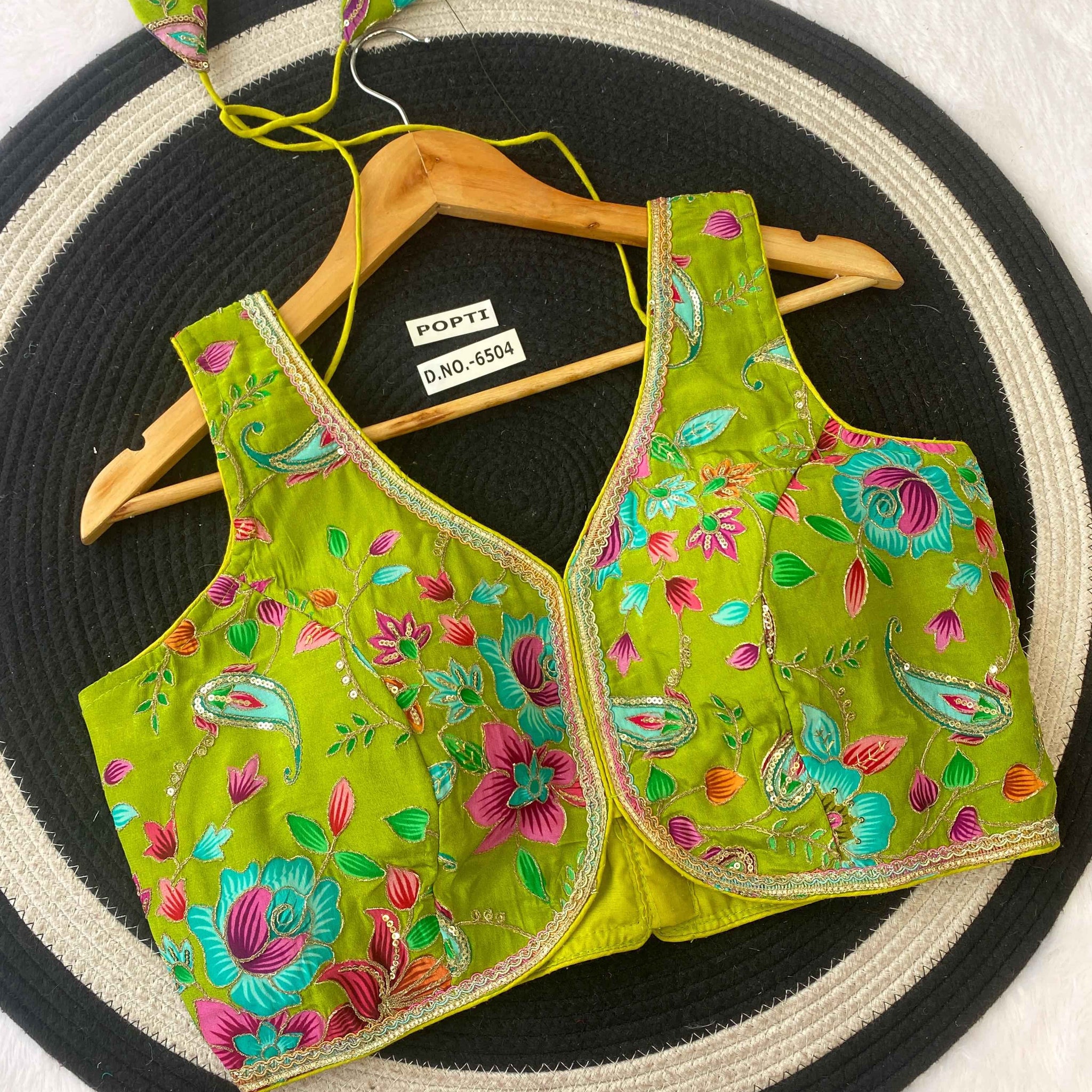 Buy Crepe Viscose Position Print Blouse Manufacturers in India – BlouseLine Bl 6504