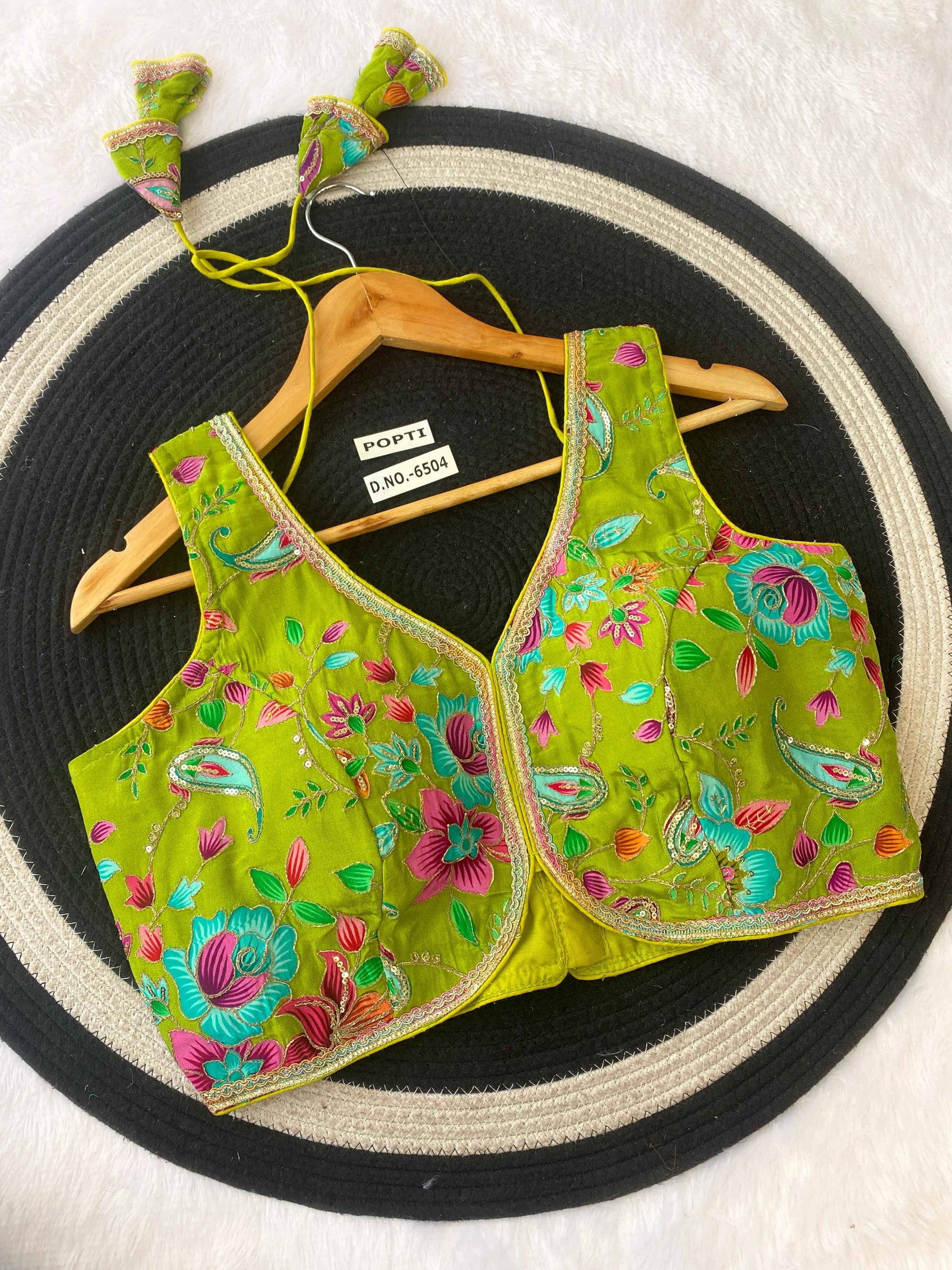 Buy Crepe Viscose Position Print Blouse Manufacturers in India – BlouseLine Bl 6504