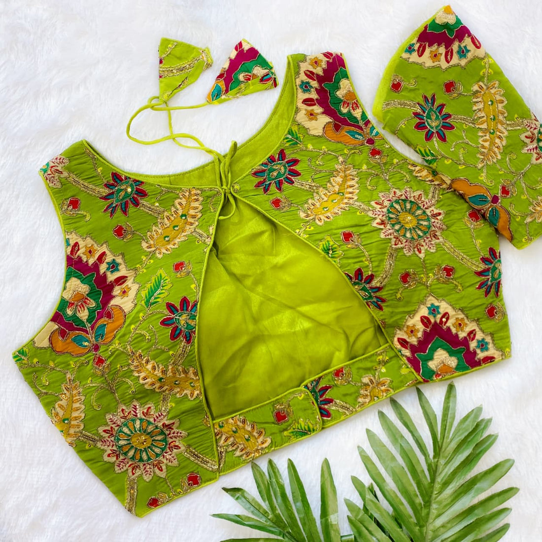 Buy Crepe Viscose Position Print Blouse Near Me Surat – BlouseLine BL 6396